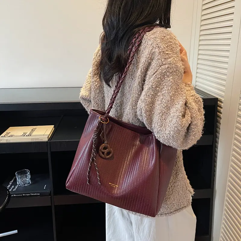 حقيبة كتف منسوجة عمل - صورة 2