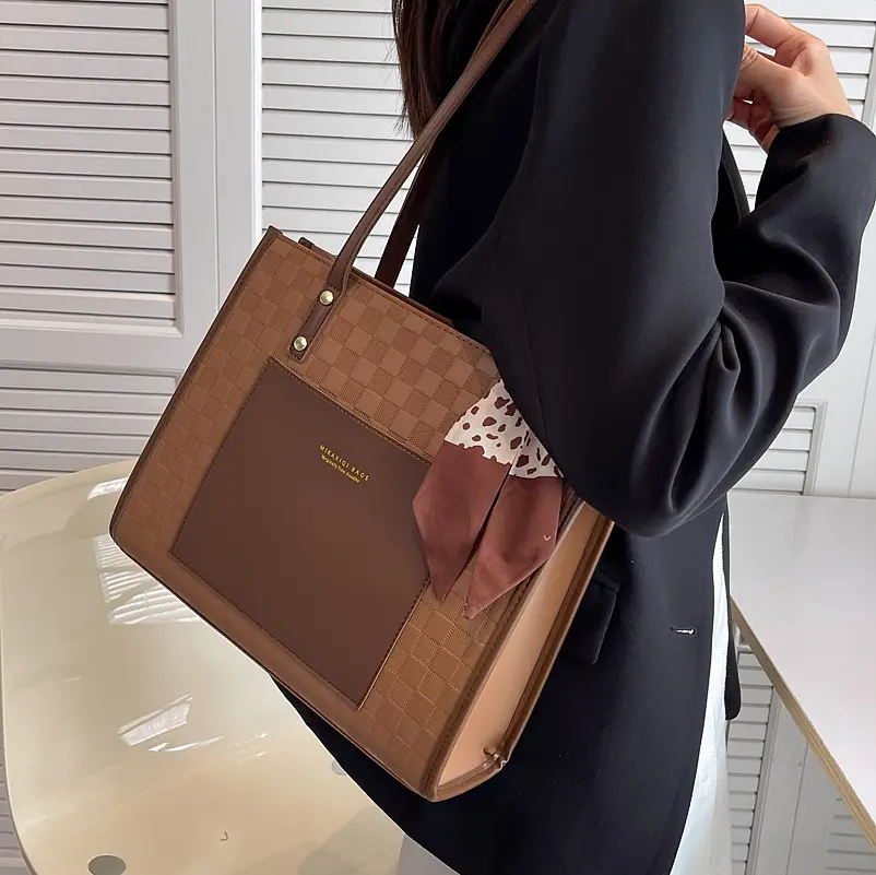 حقيبة كتف عمل كبيرة