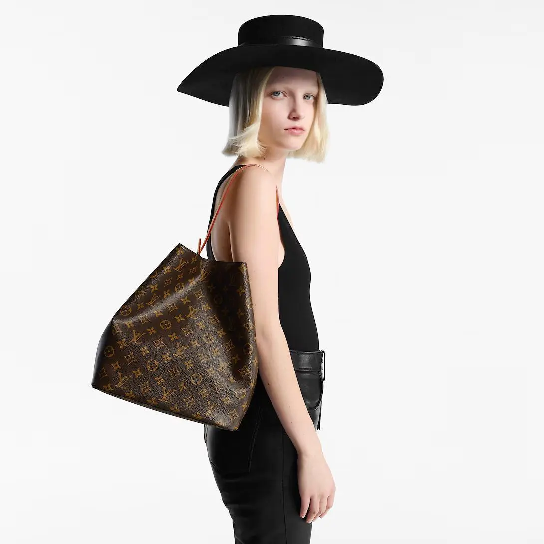 شنط LV مقاس 31*18*26 سم LB214 - صورة 3