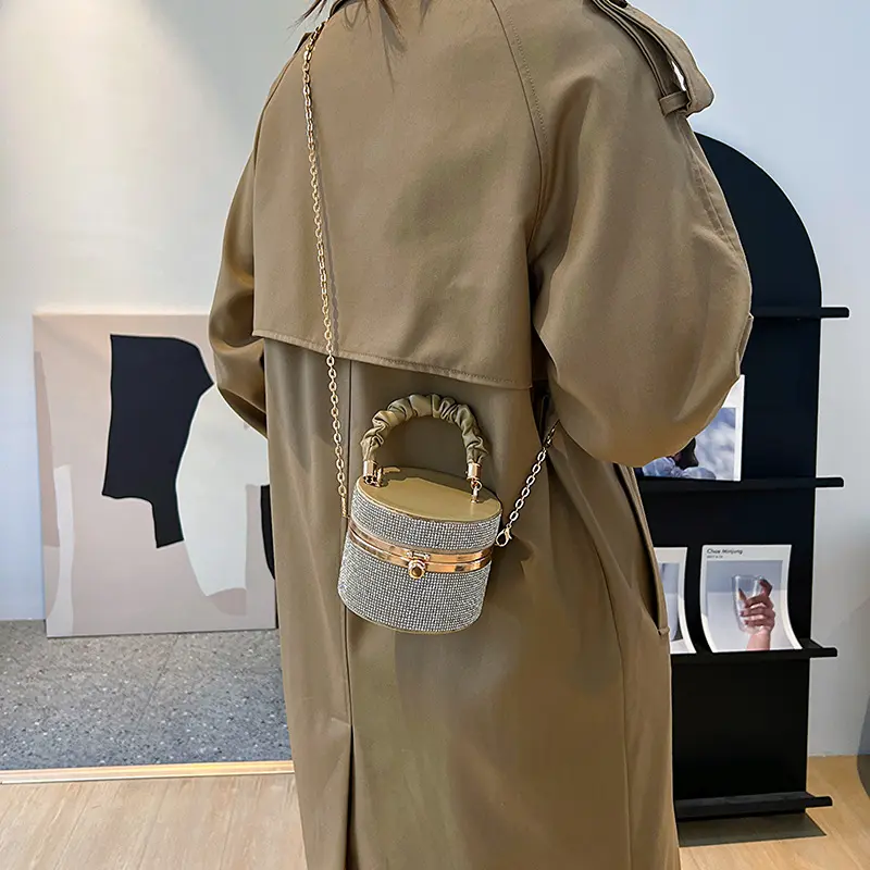 حقيبة صغيرة