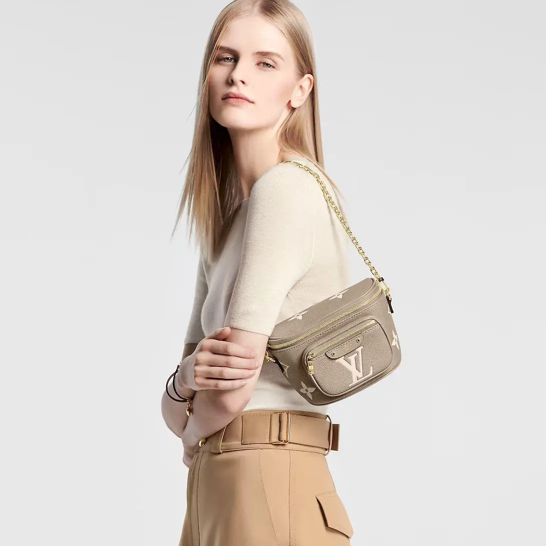 شنط LV مقاس 12*9.5*17 سم LB135 - صورة 3