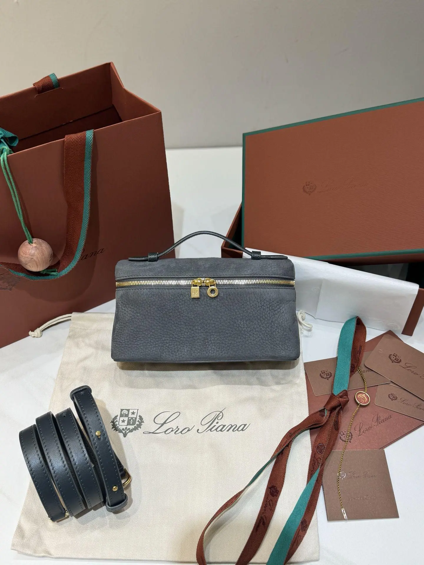 حقيبة لورو بيانا 19*6.5*11 سم LPB100 - صورة 4
