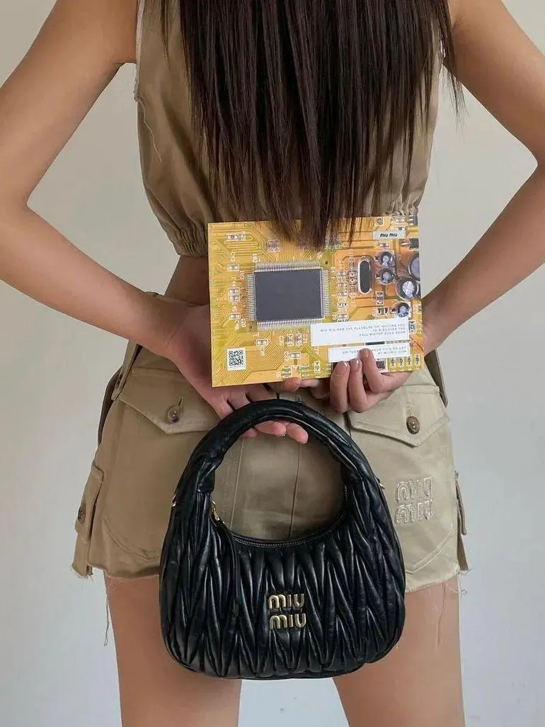 حقائب MIUMIU18سم*25سم*7سمMUB011 - صورة 3