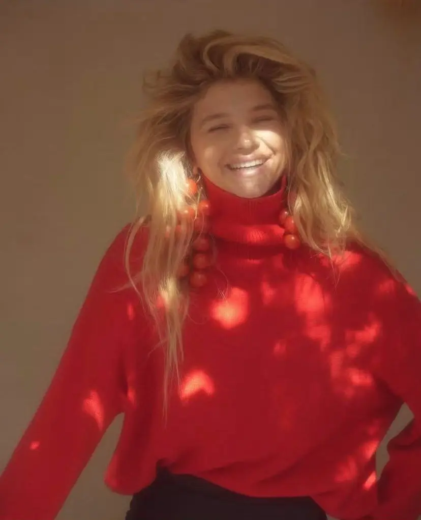 كنزة محبوكة بياقة عالية - صورة 1