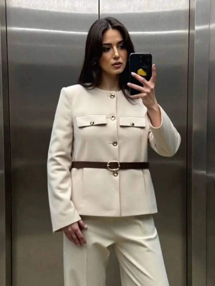 بليزر بياقة دائرية - صورة 1