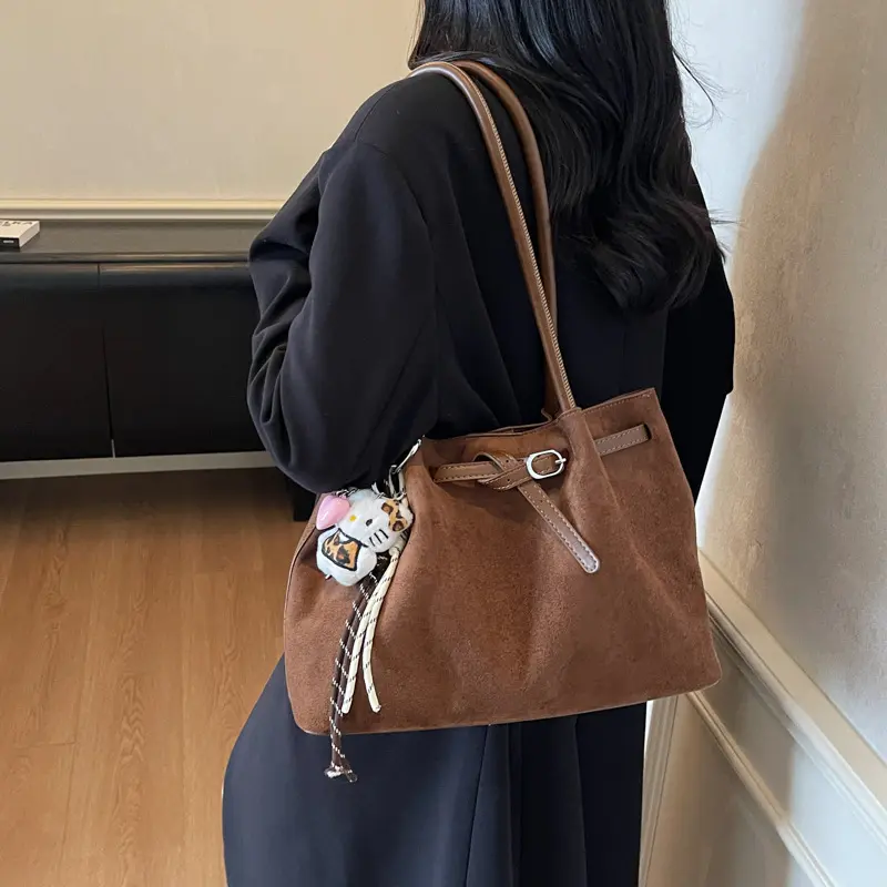 كتف وإبط مخملية عمل - صورة 1