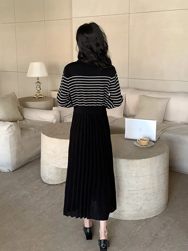 فستان محبوك مخطط